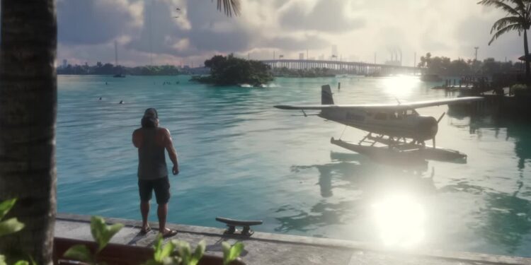 Jason frente a un muelle con hidroavión en Leonida, en el tráiler de lanzamiento de GTA VI