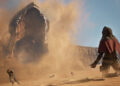 Un gusano de arena emerge del desierto ante un jugador en Dune: Awakening